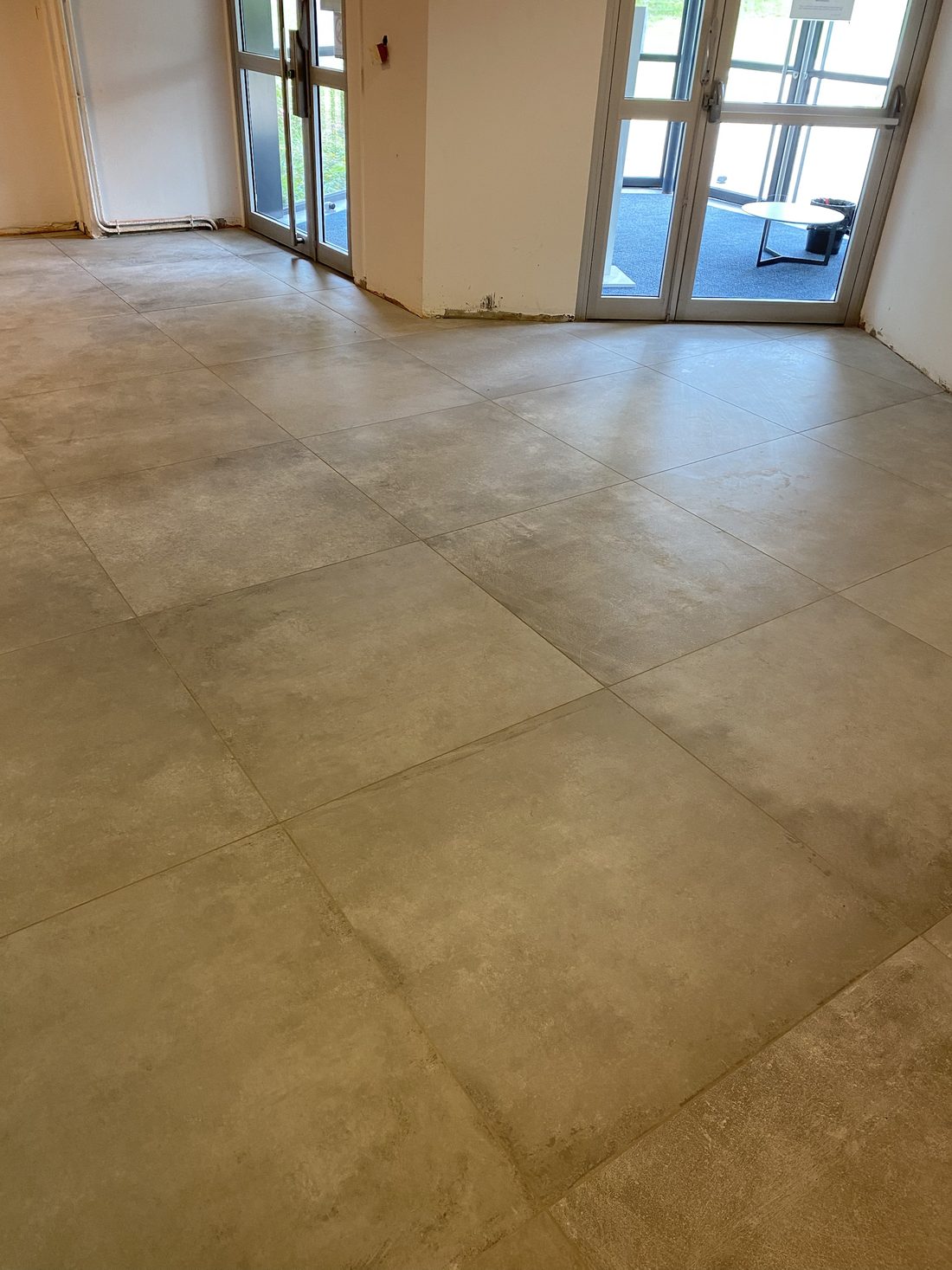 Hall en carrelage grand format — Prestige Carrelage