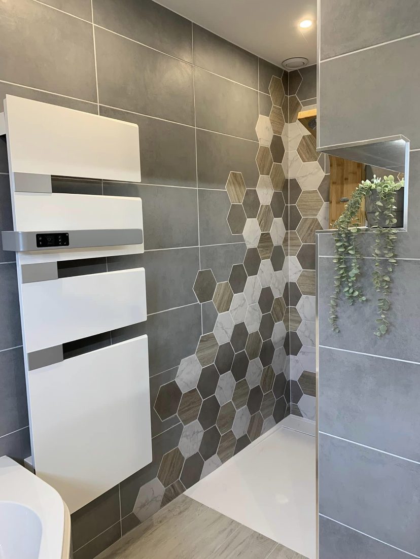 Salle de bain gris avec hexagones — Prestige Carrelage
