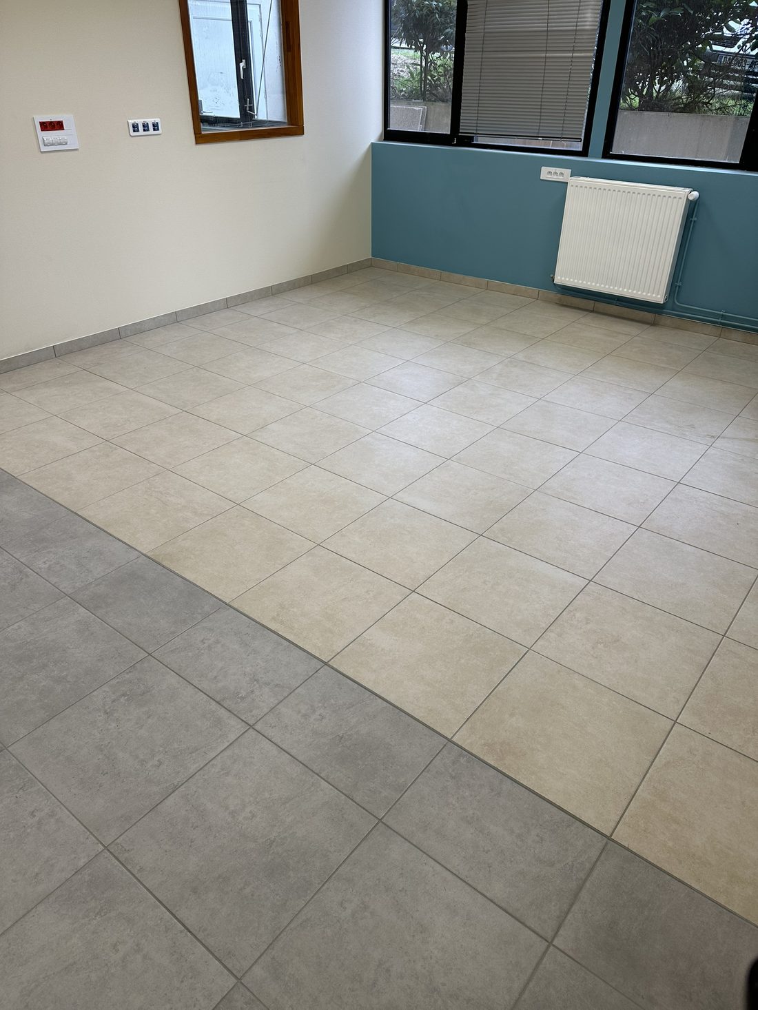 Raccord de deux teintes de carrelage — Prestige Carrelage